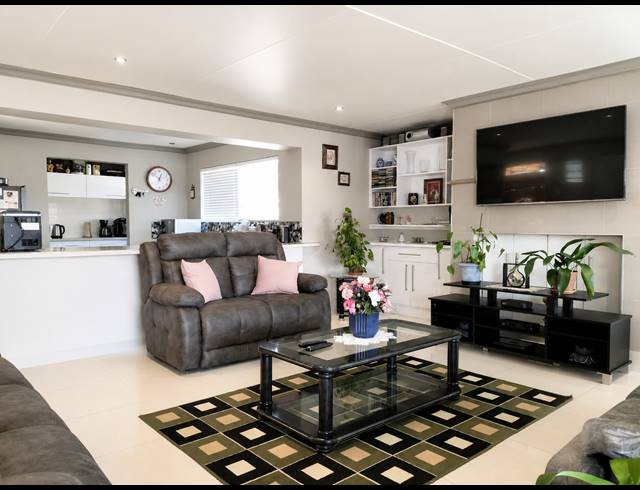3 BEDROOM HOUSE FOR SALE IN REEBOK